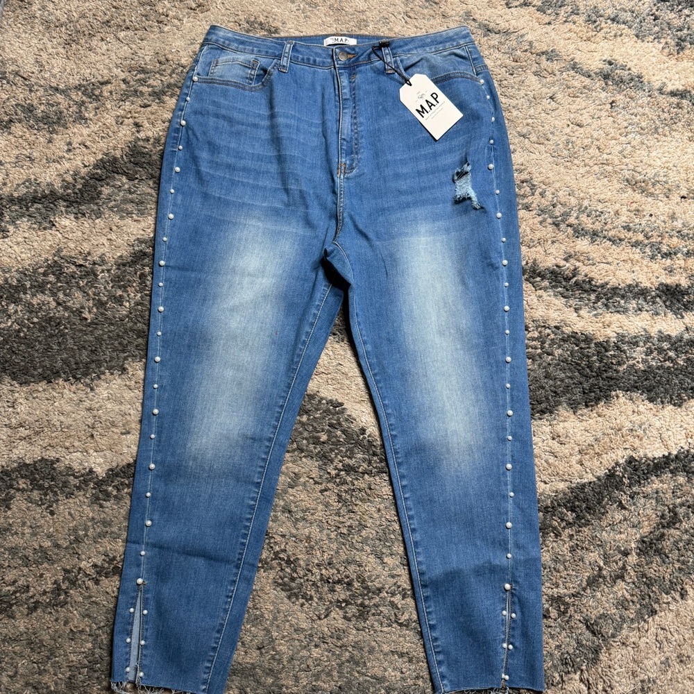 The M.A.P.  Most attractive people jeans with pearls down the side. Size 3xl